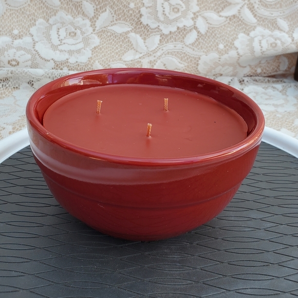 Red Stoneware bowl w/ Baked Apple Pie scent candle New 3 wick Celebrating Home - Picture 6 of 7